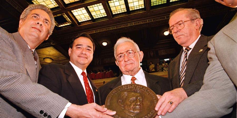 Jaime Benítez (centro) internacionalizó la UPR, atrayendo a educadores prominentes de Latinoamérica y España. (horizontal-x3)