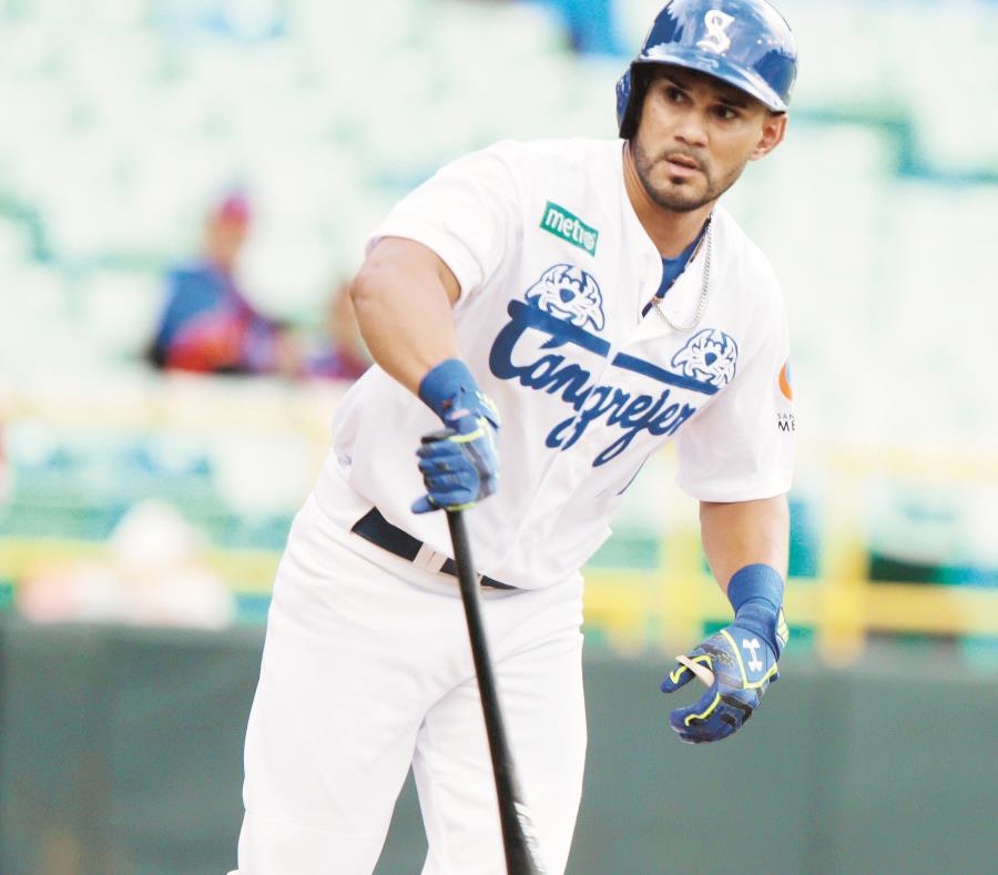 En cinco juegos en el round robin, Reymond Fuentes, de los Cangrejeros, batea para .476 con dos carreras remolcadas. (GFR Media) (semisquare-x3)