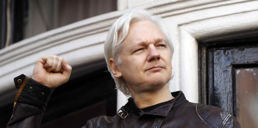 Julian Assange, cuya salud asegura es precaria tras más de cinco años de cautiverio, rechaza salir de la legación sin garantías (horizontal-x3)