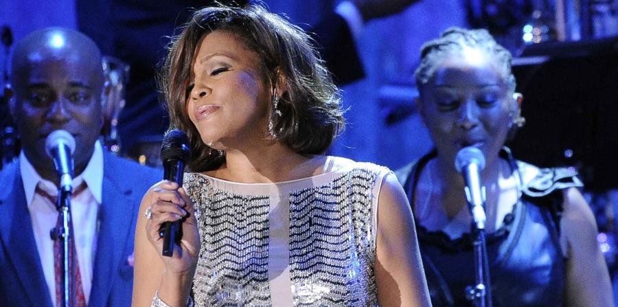 En 2012,el cuerpo sin vida de Whitney Houston fue encontrado en la bañera de un hotel. Tenía 48 años. (AP) (horizontal-x3)