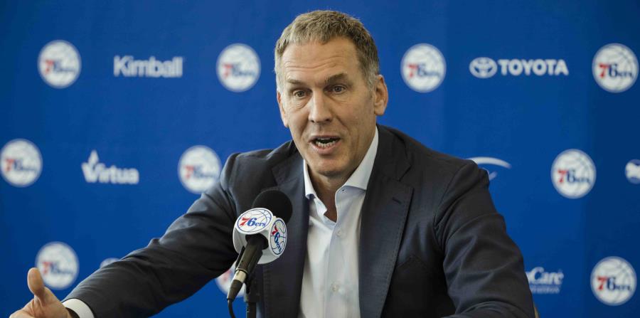 Bryan Colangelo, ahora ex presidente de operaciones de baloncesto de los Sixers. (AP) (horizontal-x3)