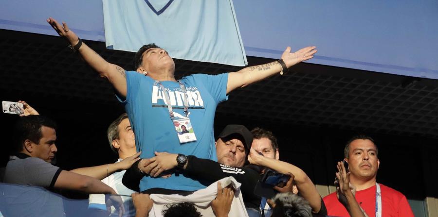 Diego Maradona celebra durante el partido de Argentina contra Nigeria. (AP) (horizontal-x3)