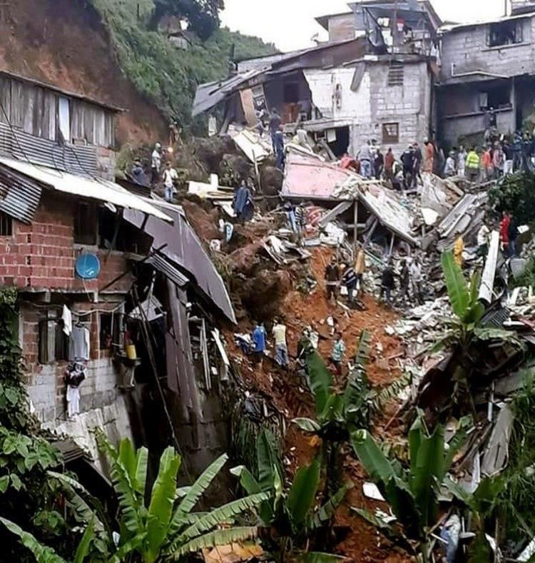 Un deslizamiento de tierra deja 12 muertos en Colombia (semisquare-x3)