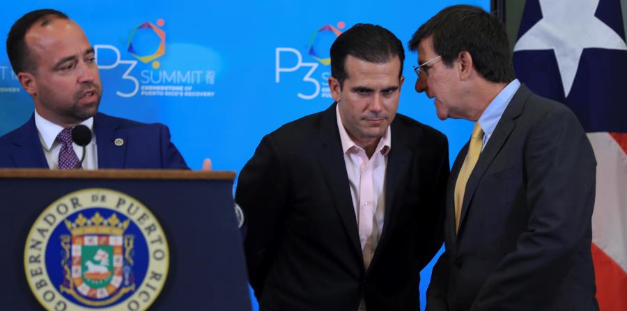 Desde la izquierda: Omar Marrero, director de la Autoridad de Alianzas Público Privadas; el gobernador Ricardo Rosselló; y el secretario de Estado, Luis Gerardo Rivera Marín. (horizontal-x3)