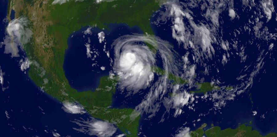 Una imagen del huracán Katrina sobre el Golfo de México en 2005 (horizontal-x3)