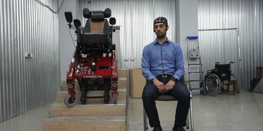 Crean una silla de ruedas inteligente con interfaz neuronal (horizontal-x3)