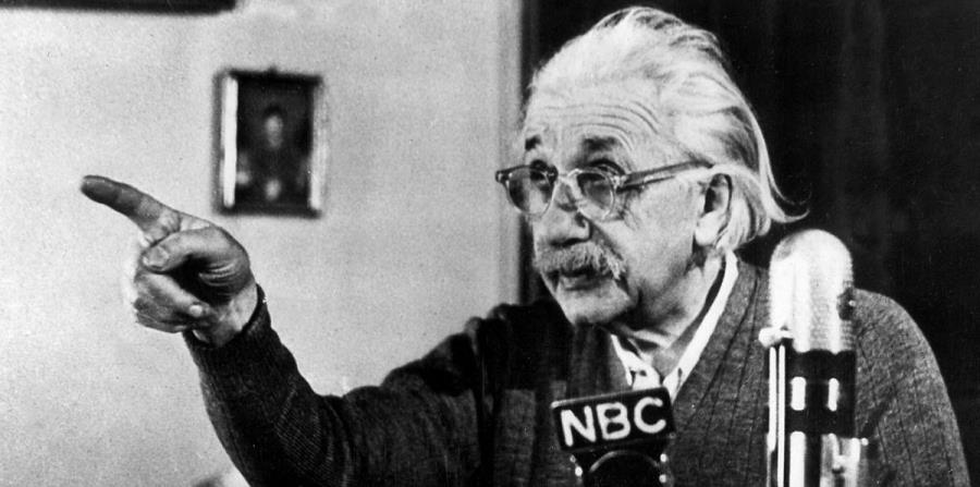 En 1922 cuando Einstein se embarcó en un viaje de cinco meses y medio al Lejano Oriente y Medio Oriente. (horizontal-x3)