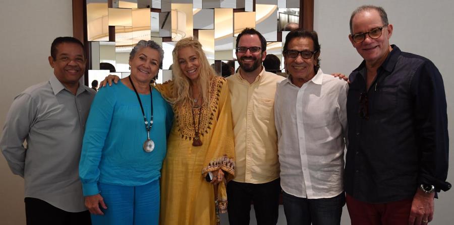 Desde la izquierda: Tommy Villariny, Josy Latorre, Wendy Oxenhorn, Joseph Petruceli, Boche Figueroa y Carli Muñoz durante el encuentro de la JFA con músicos puertorriqueños. (horizontal-x3)