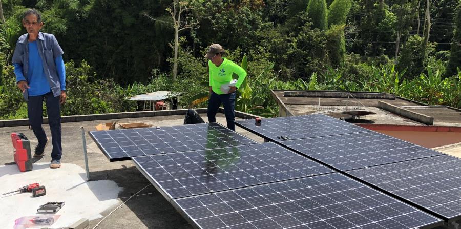 Casa Pueblo ha instalado paneles solares en viviendas y colmados para que sean energéticamente independientes. (horizontal-x3)