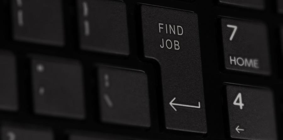 En la foto un teclado de computadora. (horizontal-x3)