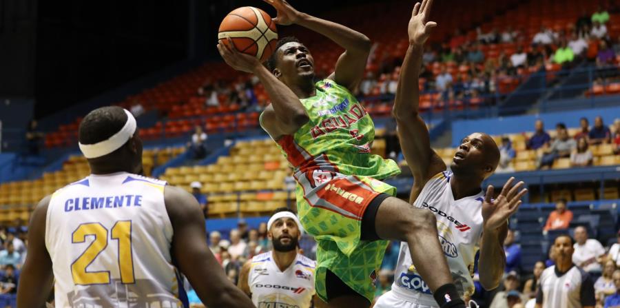 Juego entre los Vaqueros de Bayamón y los Santeros de Aguada el pasado 5 de agosto. (horizontal-x3)