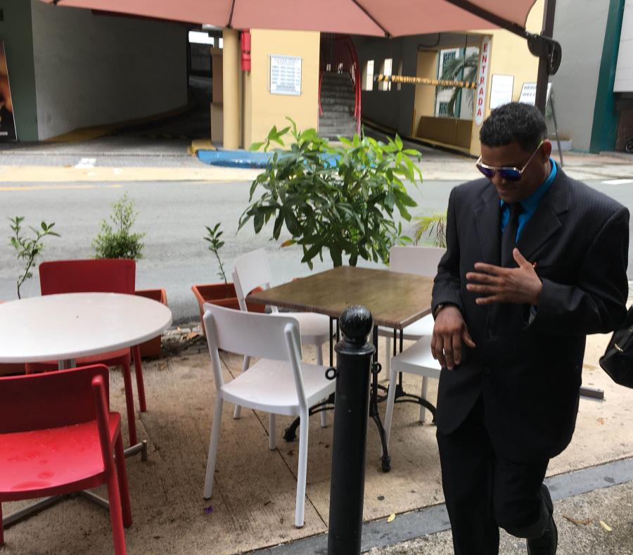 Isidoro Pérez Muñoz cerca del Tribunal federal en el Viejo San Juan. (semisquare-x3)