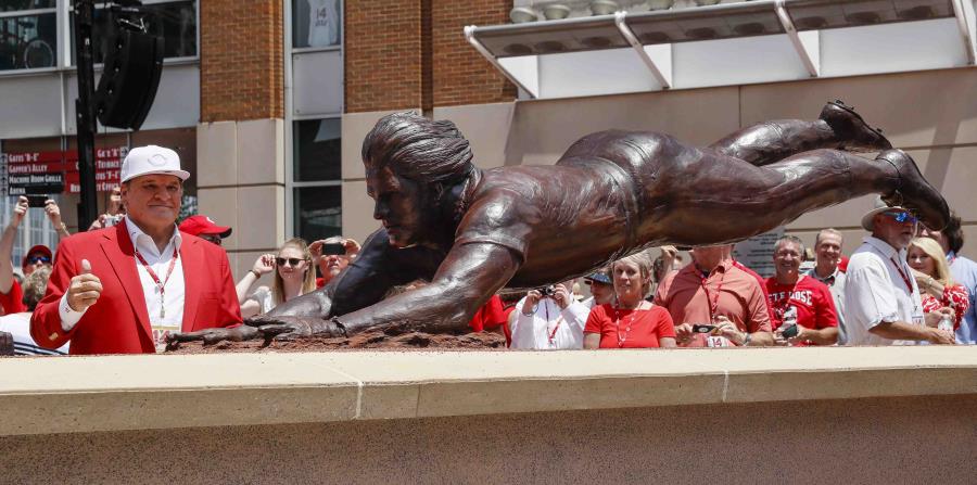 Pete Rose devela su estatua en el parque de los Rojos de Cincinnati (horizontal-x3)