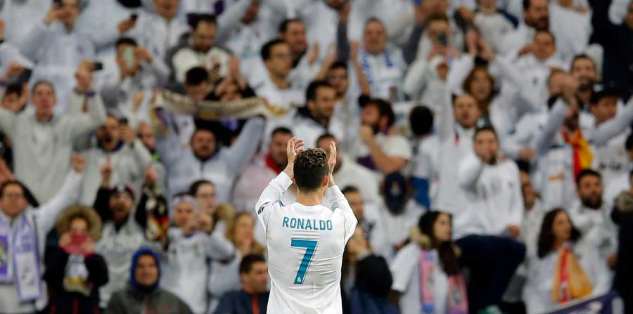 Cristiano Ronaldo saluda a la fanaticada. (AP) (horizontal-x3)