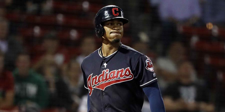 Francisco Lindor se lastimó la pantorrilla derecha durante su preparación para los campos de entrenamientos. (AP) (horizontal-x3)