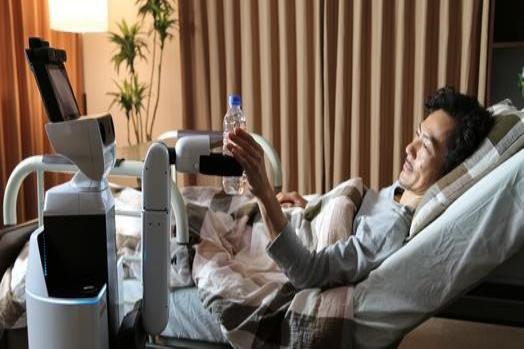 Toyota ha creado un robot que asiste a las personas que sufrieron derrames cerebrales o que estén padeciendo de otras discapacidades para que vuelvan a caminar. (horizontal-x3)