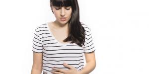 ¿Cómo evitar la inflamación abdominal de manera natural?