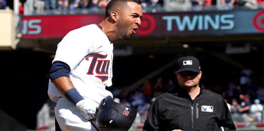 Eddie Rosario es todo emoción luego de pegar un jonrón de dos carreras en la novena entrada ante el taponero Cody Allen, de los Indios, para dejarlos en el terreno de juego. (horizontal-x3)