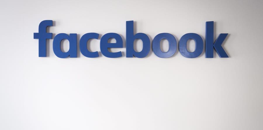 Logo de la red social de Facebook durante el World Economic Forum. (EFE) (horizontal-x3)