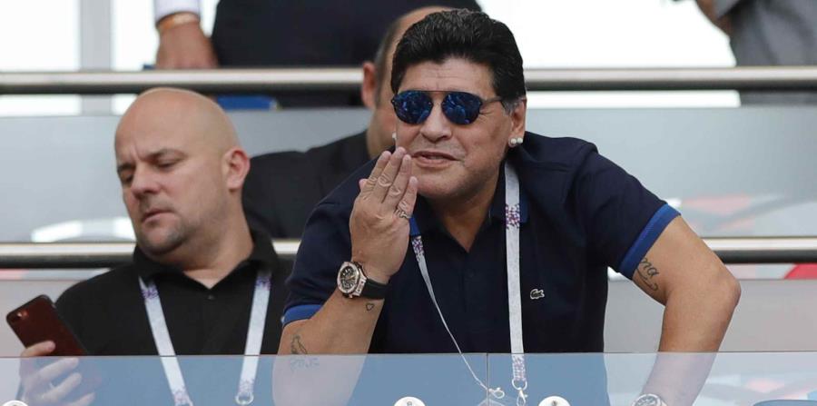 La FIFA había tolerado previos incidentes de Maradona en Rusia. (AP) (horizontal-x3)