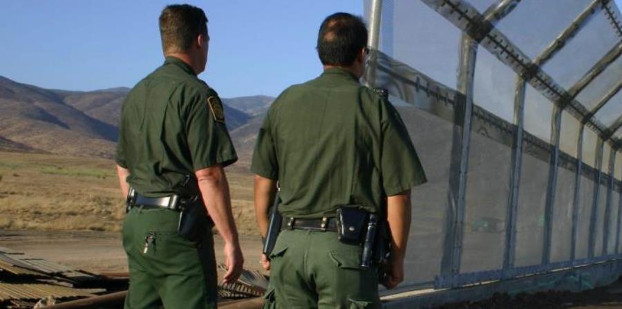 Agentes de la Patrulla Fonteriza federal (horizontal-x3)