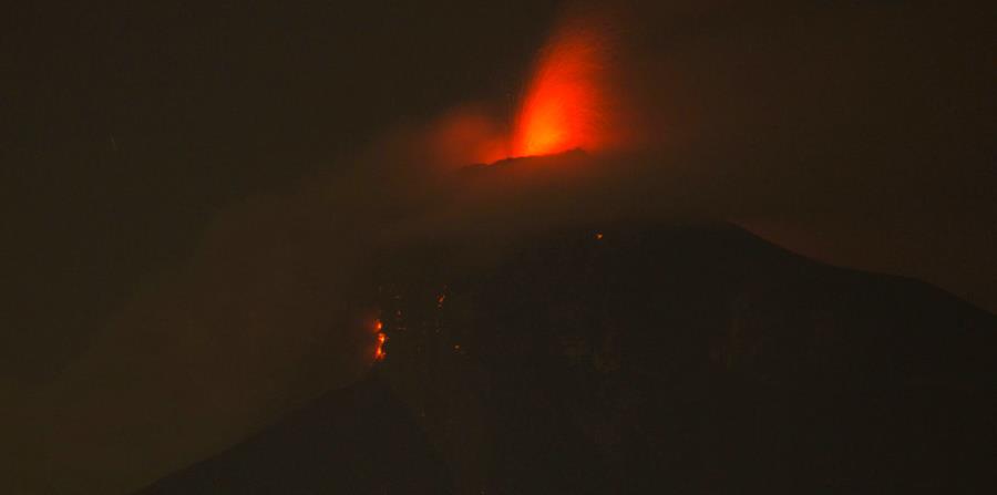 El Volcán de Fuego de Guatemala lanzó nubes letales y ríos de ceniza y piedra pulverizada durante su erupción el fin de semana (horizontal-x3)