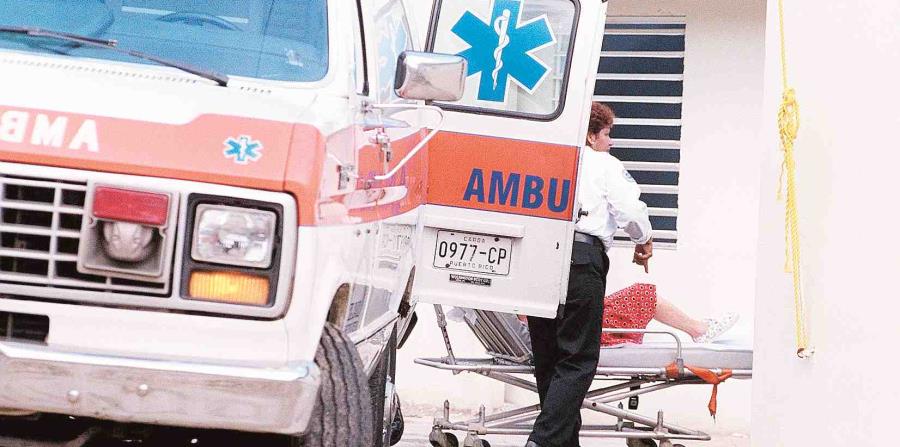 Una ambulancia atiende a una persona. (GFR Media) (horizontal-x3)