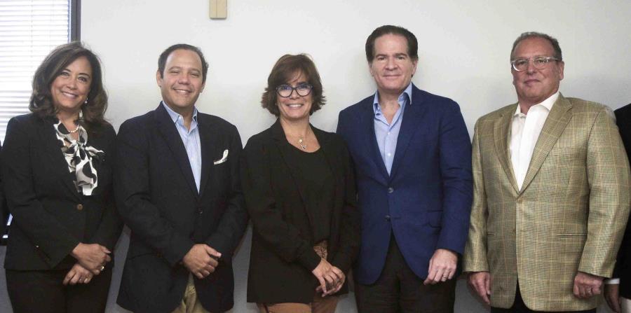 Gema Hidalgo, del Listín Diario y Digo Network; Augusto Romano, de Digo Network; María Eugenia Ferré Rangel, presidenta de la Junta de Directores de GFR Media; Manuel Corripio, de Grupo Corripio; y Juan Marío Álvarez, CEO de GFR Media. (horizontal-x3)