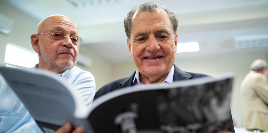 El exgobernador Rafael Hernández Colón durante la presentación del libro del fotoperiodista Luis Ramos. (GFR Media) (horizontal-x3)