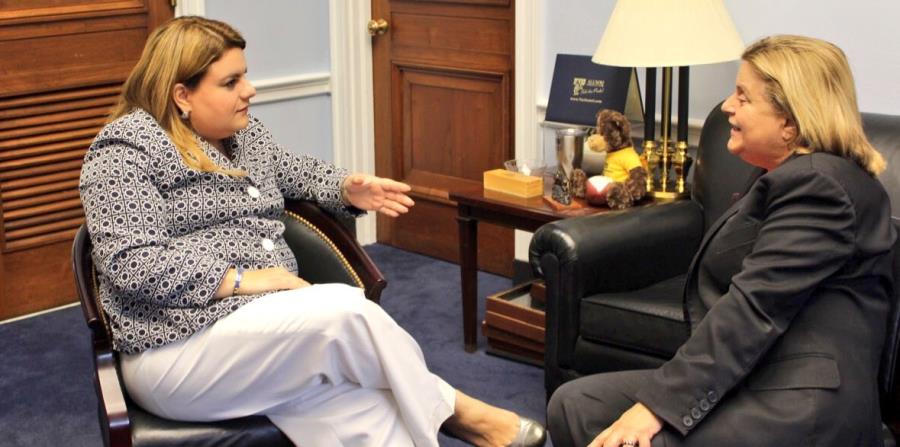 La comisionada residente, Jenniffer González, junto a la congresista Ileana Ros-Lehtinen. (horizontal-x3)