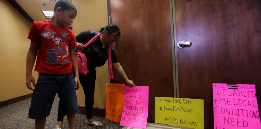 Cerca de 1,700 familias en Estados Unidos y Puerto Rico perdían anoche el beneficio del programa TSA, como damnificados del huracán María. (horizontal-x3)