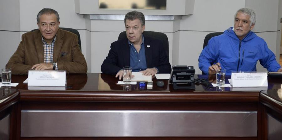 Al centro, el presidente de Colombia, Juan Manuel Santos. (Agencia EFE) (horizontal-x3)