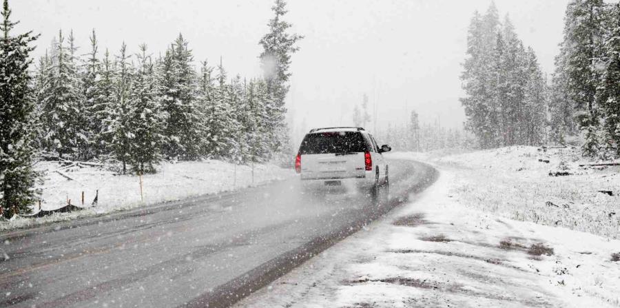 En Madrid, donde no es habitual que nieve, el temporal causó esta mañana grandes problemas de circulación. (horizontal-x3)