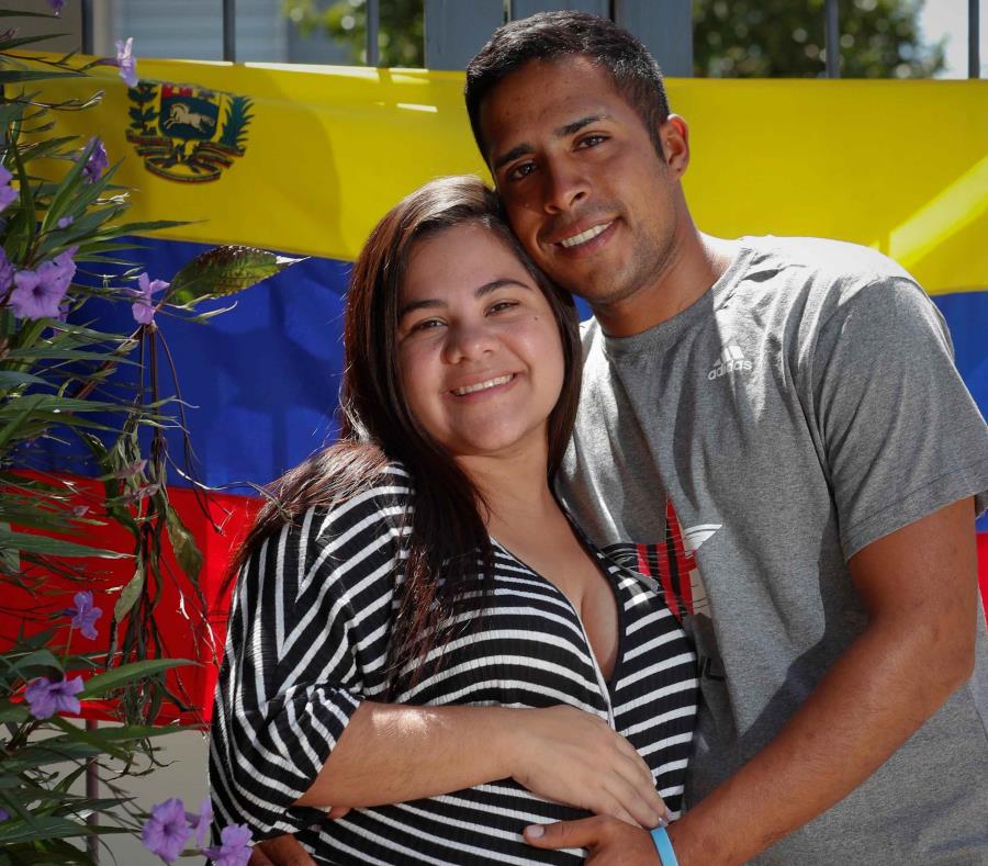 Caminó más de 3,000 millas para ver nacer a su hijo (semisquare-x3)