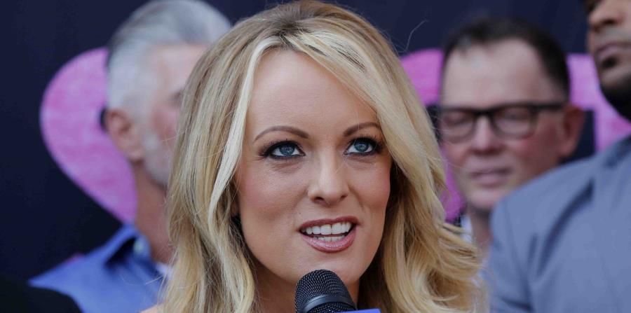 Stormy Daniels habla durante una ceremonia en West Hollywood, California, el pasado 23 de mayo. (horizontal-x3)