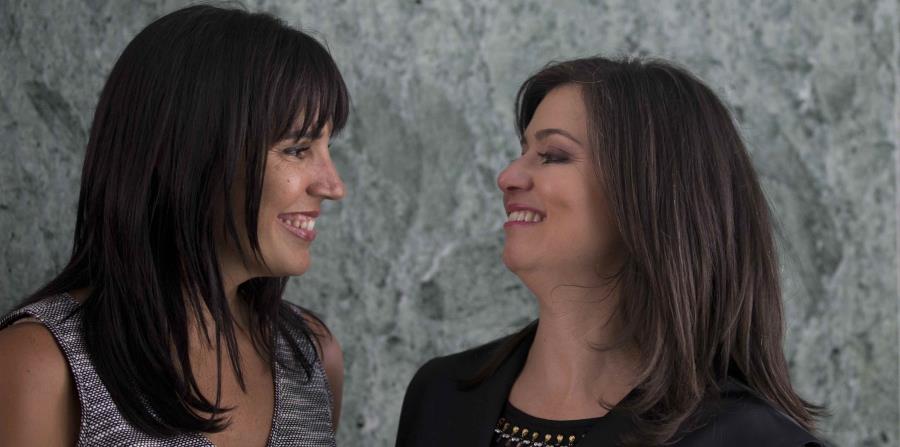 Maite Oronoz Rodríguez, derecha, junto a su pareja, Gina Méndez Miró. (GFR Media) (horizontal-x3)