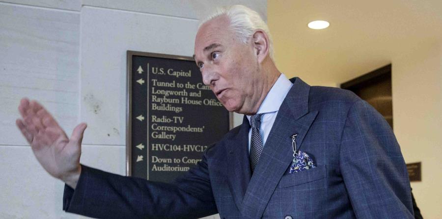 En esta fotografía del 26 de septiembre de 2017 se muestra al socio del presidente Donald Trump, Roger Stone, en el Capitolio, en Washington. (AP / J. Scott Applewhite) (horizontal-x3)