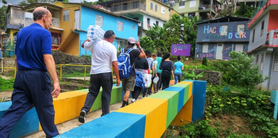 Además de suministros, los voluntarios ofrecen servicios médicos a los residentes de comunidades afectadas por el huracán María. (Suministrada) (horizontal-x3)