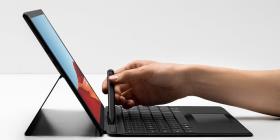 Microsoft muestra una tablet y un smartphone con bisagras