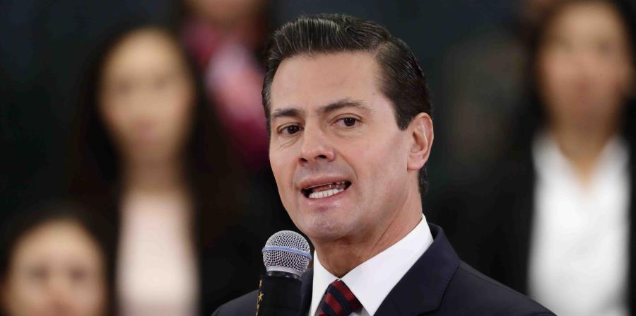 El presidente de México, Enrique Peña Nieto, habla durante un evento celebrado en la residencia oficial de Los Pinos, en Ciudad de México. (EFE) (horizontal-x3)