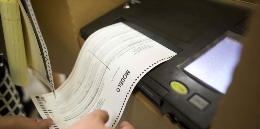 Máquinas de escrutinio electrónico enfrentan desperfectos mecánicos (horizontal-x3)