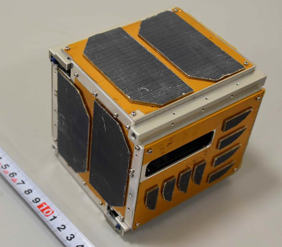 Una empresa japonesa ofrece enviar declaraciones de amor al espacio en satélites (semisquare-x3)