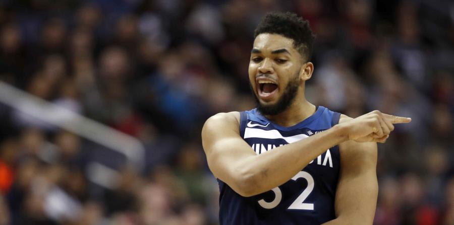 Karl-Anthony Towns celebra durante la segunda mitad del partico. (AP) (horizontal-x3)
