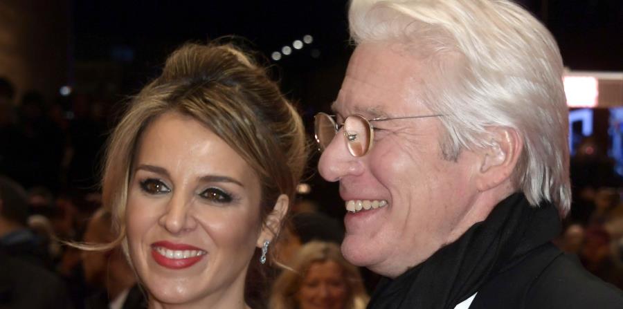 El actor estadounidense Richard Gere y su novia, la española Alejandra Silva arriban a la proyección de la película