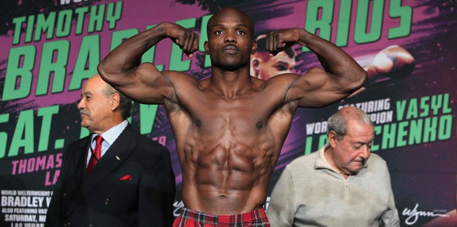 Bradley obtuvo el campeonato superligero en 2008 y cuatro años después subió de división para arrebatarle el cetro welter a Pacquiao. (horizontal-x3)