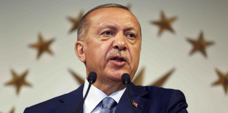 El presidente de Turquía, Recep Tayyip Erdogan, pronuncia un discurso por televisión nacional desde su residencia oficial en Estambul (horizontal-x3)