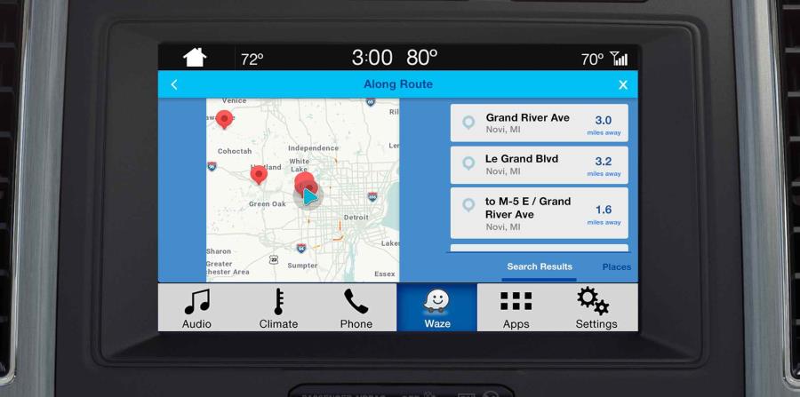 Disponible mundialmente a través de Ford SYNC AppLink, los usuarios de Waze pueden simplemente conectar su iPhone en un vehículo equipado con SYNC 3 y proyectar la aplicación directamente en la pantalla táctil de su automóvil. (horizontal-x3)