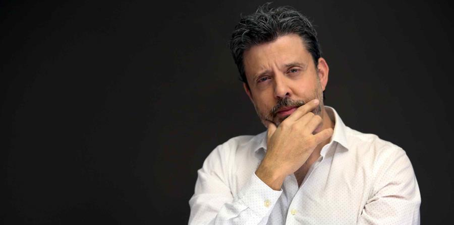 Con el poder de su mente, el mago Reynold Alexander (izq.) dice que doblará cucharas y predecirá las acciones de los espectadores. (horizontal-x3)