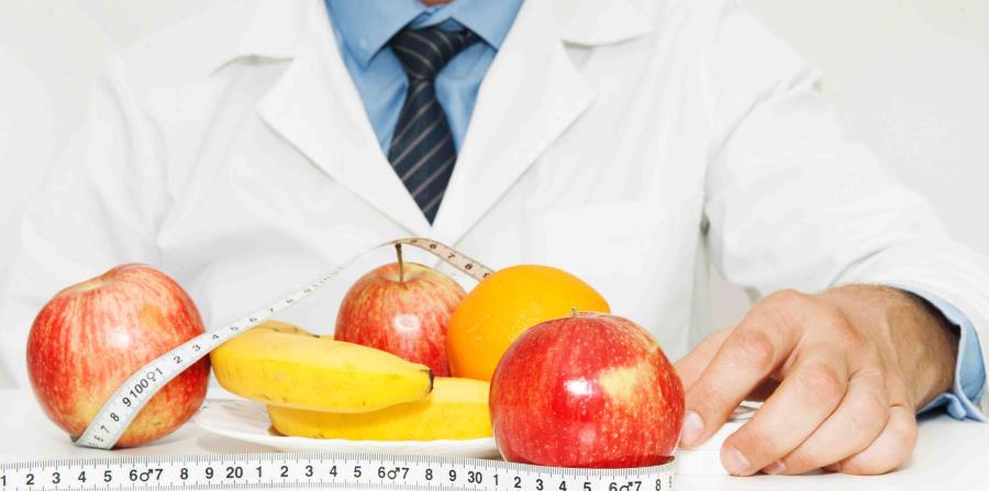 Hombre nutricionista (horizontal-x3)