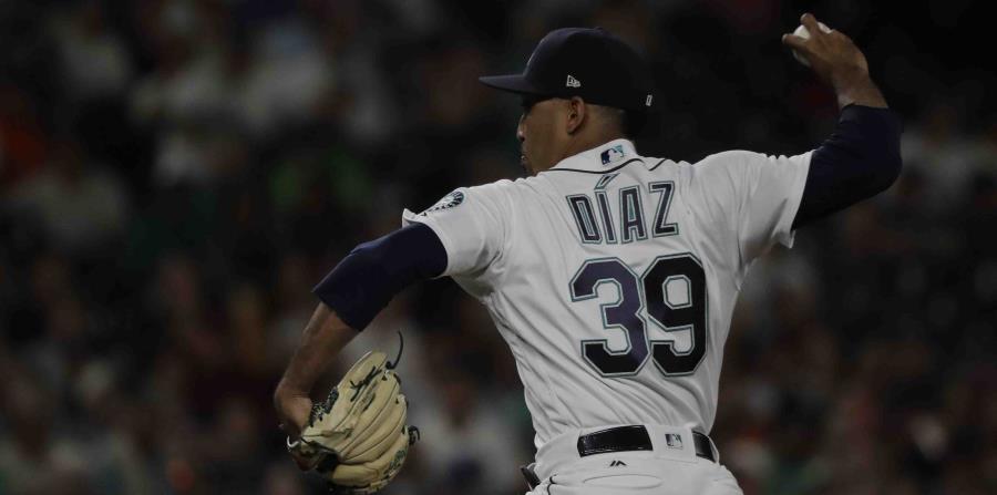 Edwin Díaz lanza contra los Astros durante la novena entrada. (AP) (horizontal-x3)